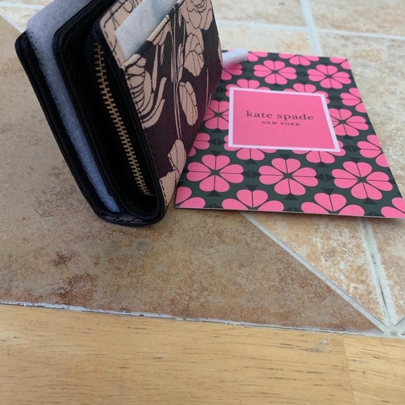 Kate Spade Laurel Way Gardenia Cara Wallet - Picture 4 of 6